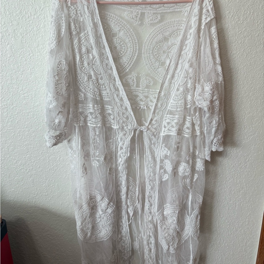 ViVI Ivory Lace Kimono